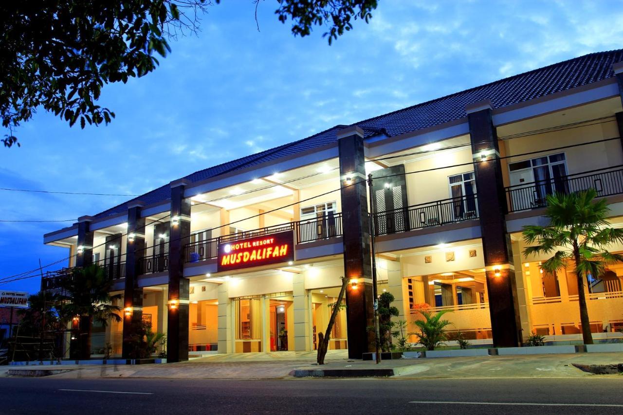 Musdalifah Hotel Sumenep Buitenkant foto